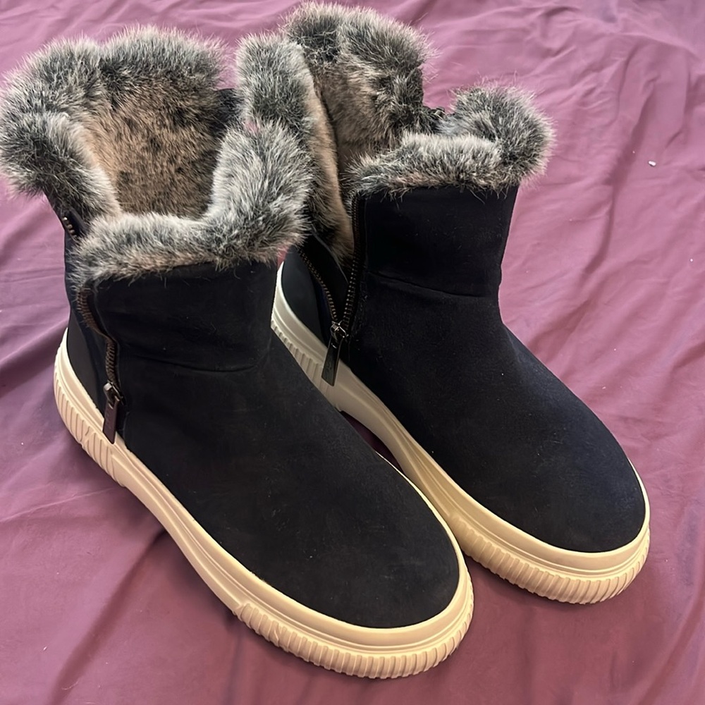 J slides high top furry sneaker. Worn once